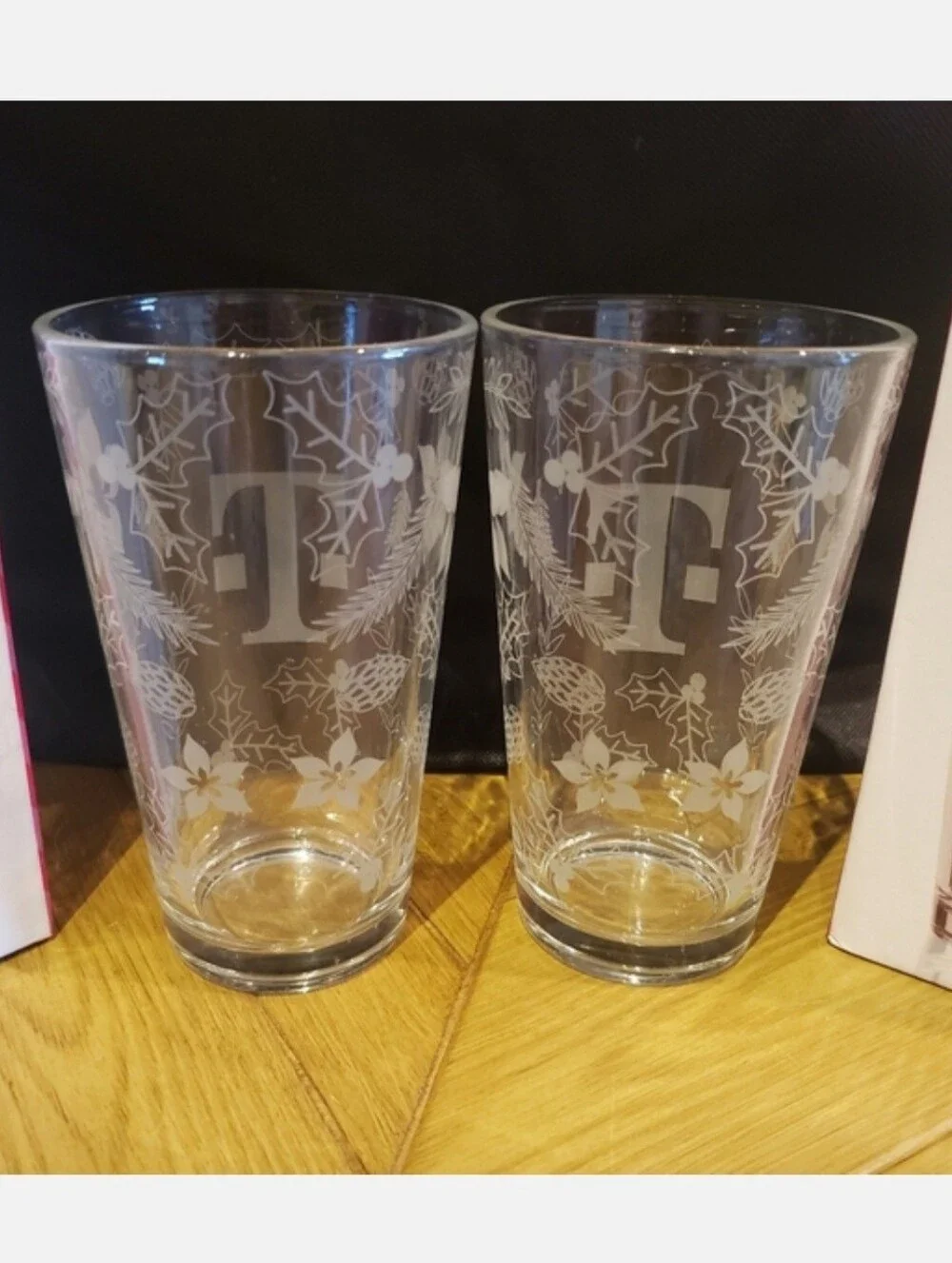 🎁 Set of 2 T-Mobile Holiday Collectible Etched 16oz Glasses (2023) NEW!